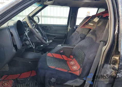 2001 Chevrolet S Truck S10 z USA, uszkodzony, nr VIN 1GCDT13W41K265735